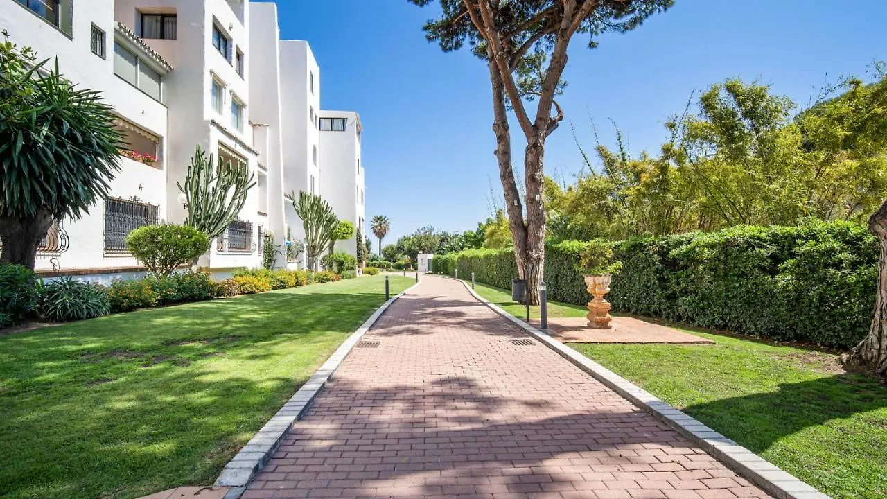 Amplio Y Luminoso Apartamento En 1 Linea Playa Marbella Spain