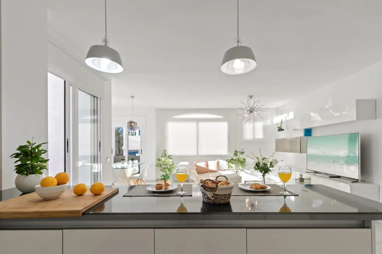 Amplio Y Luminoso Apartamento En 1 Linea Playa Μαρμπέλλα